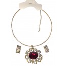 ras de cou dorée avec une medaille en fleur +les boucles d'oreilles