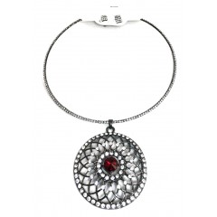 Ras de cou argenté avec boucle d'oreille à pierre rouge