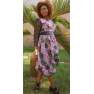 Robe en pagne violet à motif vert manche en dentelle.