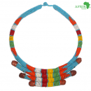 Collier artisanal "multi-colore" avec des perles