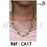 Collier artisanal "multi-colore" dorée avec des perles