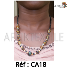 Collier artisanal "multi-colore" dorée avec des perles