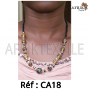 Collier artisanal "multi-colore" dorée avec des perles