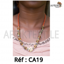 Collier artisanal "multi-colore" dorée avec des perles