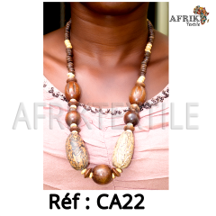 Collier artisanal "multi-colore" dorée avec des perles