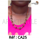 Collier artisanal "multi-colore" dorée avec des perles