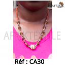 Collier artisanal "multi-colore" dorée avec des perles